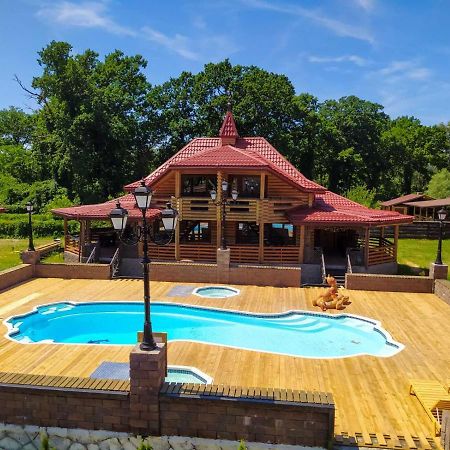 Загородный Комплекс Fort Pirnov Park Pirnove Bagian luar foto