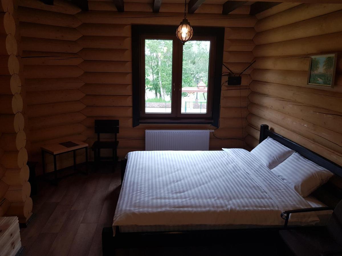 Загородный Комплекс Fort Pirnov Park Pirnove Bagian luar foto