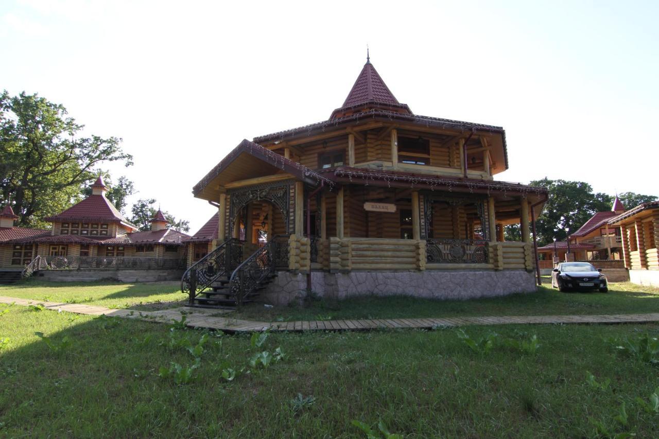 Загородный Комплекс Fort Pirnov Park Pirnove Bagian luar foto