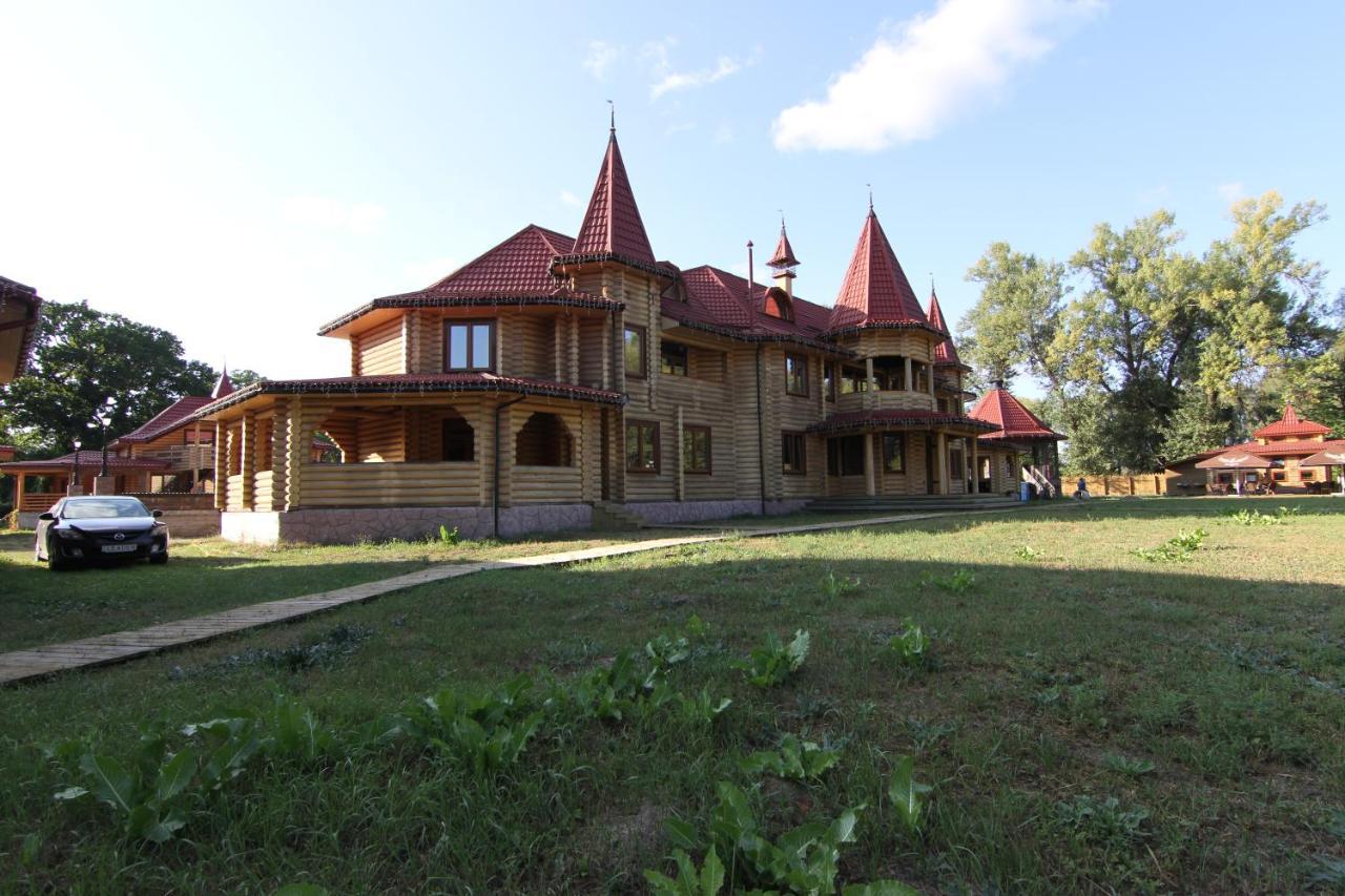 Загородный Комплекс Fort Pirnov Park Pirnove Bagian luar foto