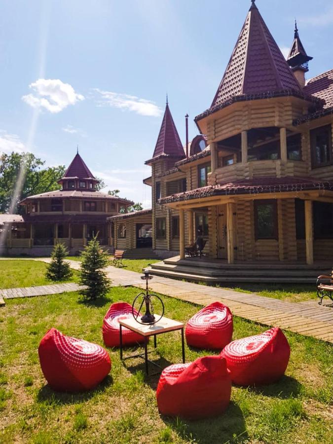 Загородный Комплекс Fort Pirnov Park Pirnove Bagian luar foto