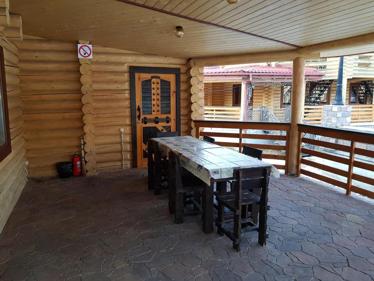 Загородный Комплекс Fort Pirnov Park Pirnove Bagian luar foto