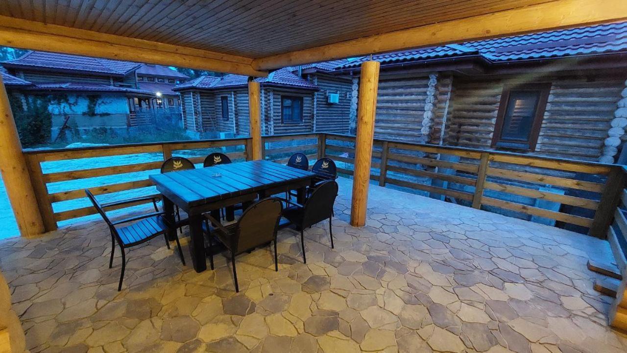 Загородный Комплекс Fort Pirnov Park Pirnove Bagian luar foto
