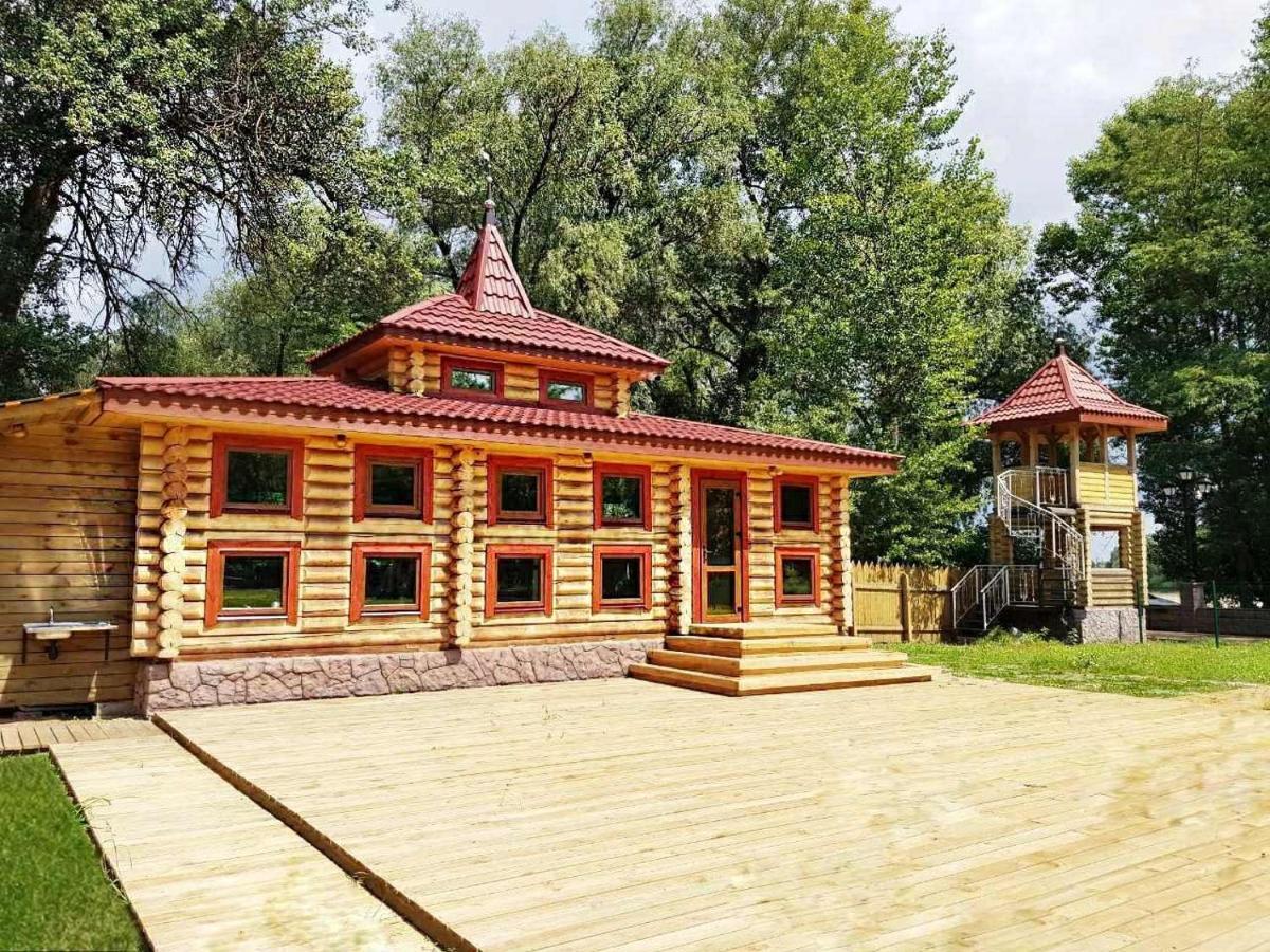 Загородный Комплекс Fort Pirnov Park Pirnove Bagian luar foto