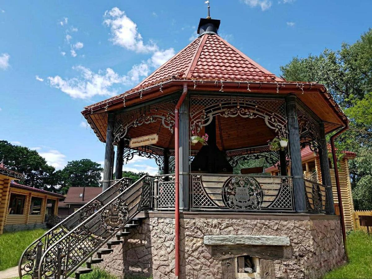 Загородный Комплекс Fort Pirnov Park Pirnove Bagian luar foto