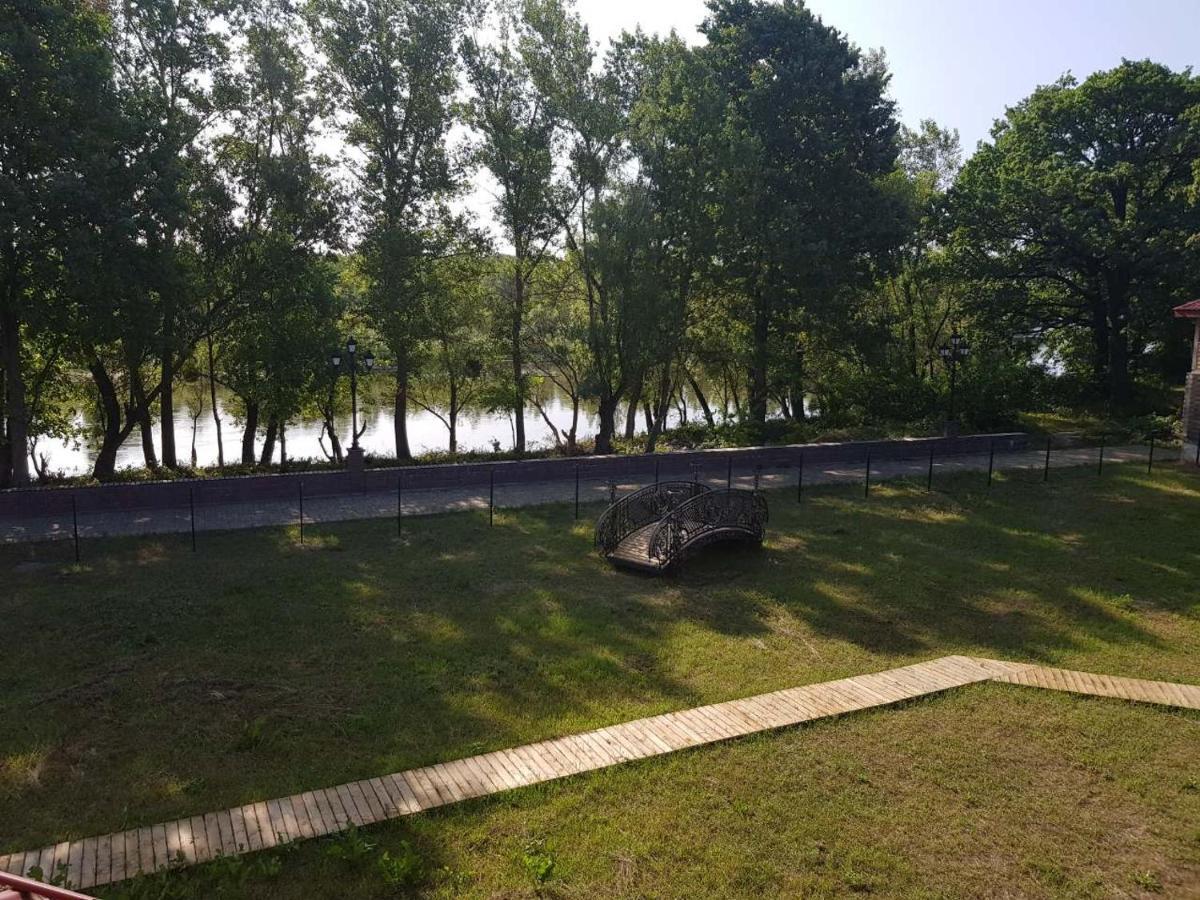 Загородный Комплекс Fort Pirnov Park Pirnove Bagian luar foto