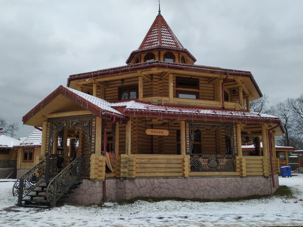 Загородный Комплекс Fort Pirnov Park Pirnove Bagian luar foto