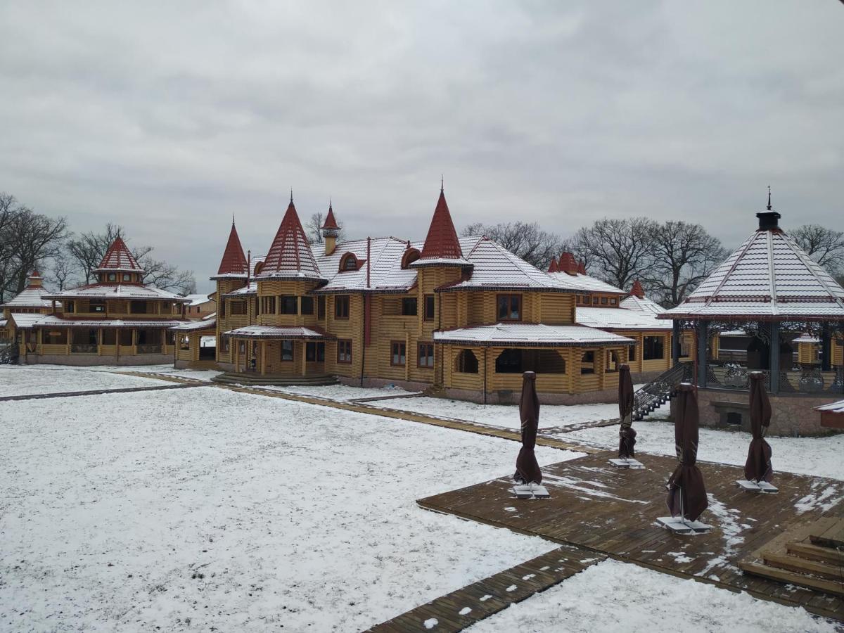 Загородный Комплекс Fort Pirnov Park Pirnove Bagian luar foto